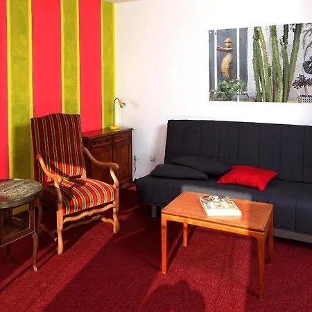 Foto-motel + Fensterzumhof Гостевой дом Кассель